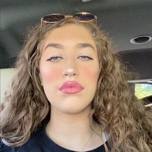 Meet your Posher, Natalie